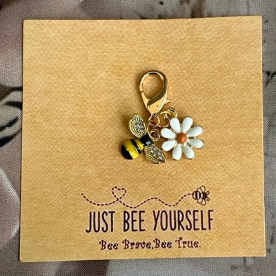 Just Bee 🐝 Yourself Small Bee & Daisy Bag / Purse/Zipper Charm. Positivity Card