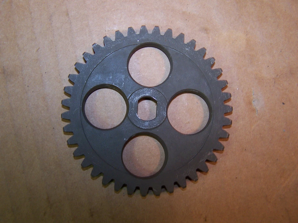 HONDA CB100 CB 100 CL100 CL SL100 SL NEW OEM OIL PUMP DRIVE GEAR 15131-107-010 - Image 1 of 1