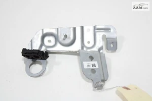2019-2023 VOLVO XC40 FRONT RIGHT PASSENGER SIDE RADIATOR HOSE PIPE BRACKET OEM - Picture 1 of 5