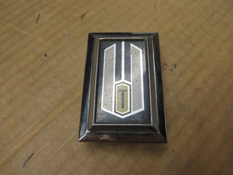 OLDSMOBILE TORONADO TAPA DE RUEDA TAPA CENTRAL TAPA CENTRAL DE RUEDA FABRICANTE DE EQUIPOS ORIGINALES # 254743 Foto 1 de 4