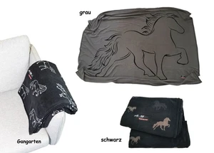 Kuscheldecke Karlslund mit Motiv Isländer Pferd aus Fleece - Bild 1 von 7