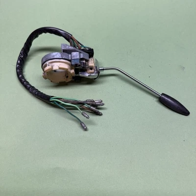 INDICADOR E INTERRUPTOR INTERMITENTE MONTADO EN COLUMNA JAGUAR DAIMLER XJ6 LUCAS 131SA C35091 Foto 1 de 4