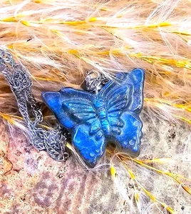 Collana con ciondolo farfalla appariscente labradorite naturale - Foto 1 di 8