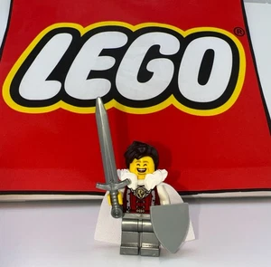 Lego Medieval Castle Knights Minifigure white cape Swordsman with Shield MOC - Picture 1 of 4