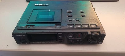 GRABADORA DE DATOS PORTÁTIL TASCAM DA-P1 - USADA - BATERÍA INCLUIDA - SIN CARGADOR Foto 1 de 4