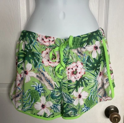 Women’s Unbranded Beach Pool Summer Floral Green Shorts Elastic Waist - Image 1 of 4