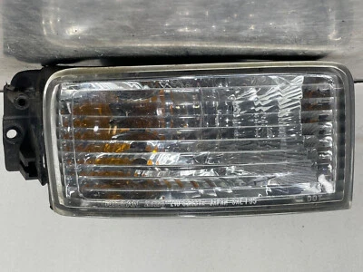 1998 INFINITI QX4 OEM RIGHT HAND PASSENGERS SIDE PARKING LIGHT TURN SIGNAL 97-00 - Image 1 of 4