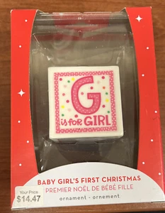 American Greetings "BABY GIRL'S FIRST CHRISTMAS" ornamento cimelio 2018. Nuovo. q - Foto 1 di 2