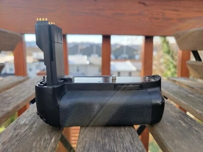 Zeikos ZE-CBG7D Battery Grip for Canon 7D - Image 1 of 4