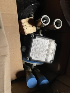Universalpumpe - Doppellaufrad 2 bar Messing - Docht - Neu im Karton - Bild 1 von 2