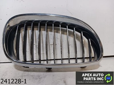 OEM 2004-2007 BMW 525i 2.5L front right grille - Imagem 1 de 4