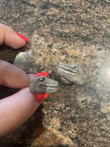 Gemelos T-Rex con cordón de guijarros de ley - Imagen 1 de 4