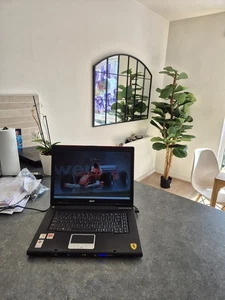 Portátil Ferrari Acer 4000 fibra de carbono casi como nuevo + ¡RÁPIDO REINO UNIDO 🇬🇧 ¡ENVÍO! - Imagen 1 de 18
