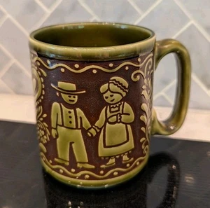 Vintage Pfaltzgraff Coffee Mug Avocado Green Amish Couple Folk Americana Love - Picture 1 of 8