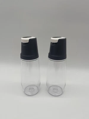 Tupperware Tilt N Serve Set of 2 Oil Vinegar Brand New - Immagine 1 di 4