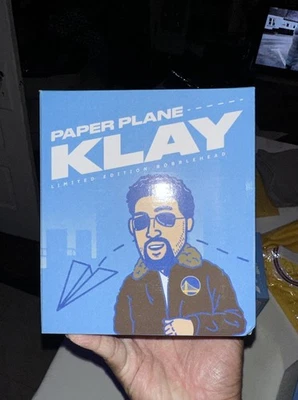 Klay Thompson 2023 AVIÓN DE PAPEL KLAY Golden State Warriors 2023 Bobblehead SGA Foto 1 de 4