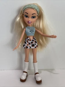 Bratz Cloe Puppe 20 Jahre Jubiläumsedition mit Outfit Stirnband Stiefel 2021 - Bild 1 von 12