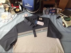 NUOVA CON ETICHETTE - TRAVIS MATHEW - CHILLIE WILLIES GOLF POLO - 1MQ020 - S - VINTAGE INDACO - Foto 1 di 3