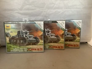 ZVEZDA CARRO ARMATO LEGGERO TEDESCO PZ. KPFW. 38 (T) 1/100 nuovo con scatola x 3 - Foto 1 di 8