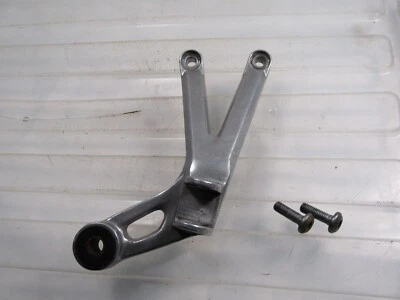 Suporte de pé traseiro direito Yamaha 2001 2002 YZF600R R6 YZF com parafusos - Imagem 1 de 4