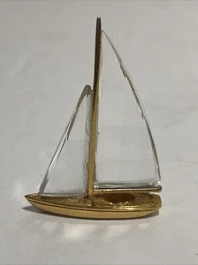 SWAROVSKI Kristallfiguren Segelboot mit Goldbesatz. Segeln Wassersport - Bild 1 von 4