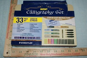 Staedtler Calligraphy Set 5 Nibs 4 Pens Storage Tin 32 Pieces Fast Shipping - Picture 1 of 4