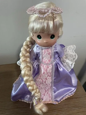 Disney Precious Moments Muñeca Rapunzel Clásica Púrpura Rosa Vestido 12" Muñeca 2002 Foto 1 de 4