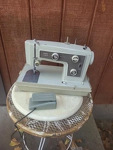 Vintage Kenmore Sears Model 148.13101 1310 Zig Zag Sewing Machine - Picture 1 of 14