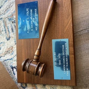 Placa de mazo de madera 1970 - Presidente Asociación de Padres y Maestros - Imagen 1 de 5