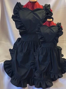 RETRO VINTAGE 50s STYLE MOTHER & DAUGHTER SET OF FULL APRONS - HEART SHAPED TOP - Picture 1 of 9