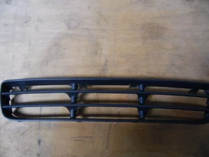 Volkswagen Jetta Centre Grille 1J5853677 01 - Picture 1 of 3