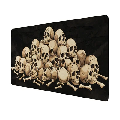 Totenkopf-Haufen Schreibtischunterlage 69x31cm XXL Mauspad - Gruseliges Design - Bild 1 von 4