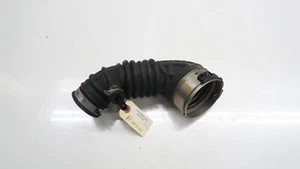 Tubo de manguera de tubería intercooler derecho Infiniti Q50 2016-2022 fabricante de equipos originales 32560611 con motor de 3,0 L - Imagen 1 de 11