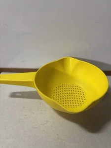 Tupperware Yellow Colander Strainer With Handle - Picture 1 of 1