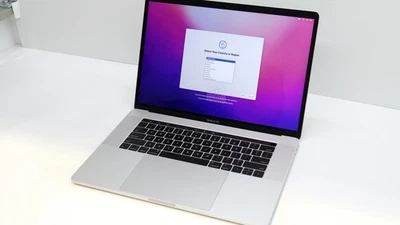 Apple MacBook Pro 15 Core i7 16GB 512GB Silver 2017 - Used Good - Image 1 of 4