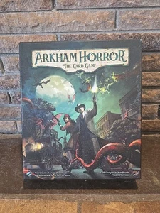 2021 Edizione Riveduta Arkham Horror Core Set LCG Card/Gioco da Tavolo FFG *NUOVO* - Foto 1 di 5
