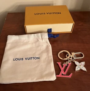 NUEVO Louis Vuitton LV Llavero Soporte Bolso Dije - Imagen 1 de 5