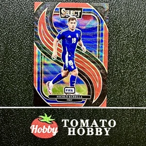 PANINI SELECT FIFA 2024-25 NICOLO BARELLA/59 REFRACTOR ONDA ROJA MEZZANINE ITALIA - Imagen 1 de 2