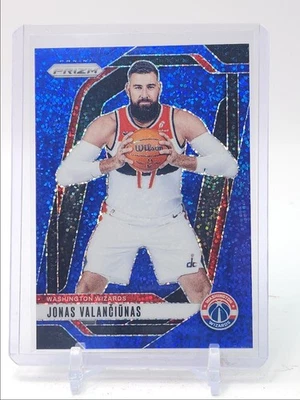 JONAS VALANCIUNAS 2024-25 PANINI PRIZM BLUE SPARKLE WIZARDS /144 Q5677 - Image 1 of 2