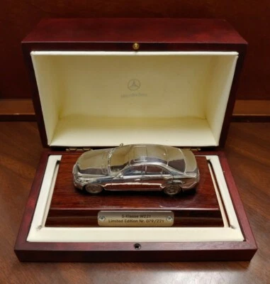 Mercedes-Benz S-Klasse Class W221 Car Limited Edition 79/221 with Wood Case - Image 1 of 4
