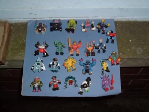 22 VINTAGE GALOOB L.G.T.I. MICRO MACHINES ZOBOTS FIGURES PLEASE STUDY THE PHOTOS - Picture 1 of 2