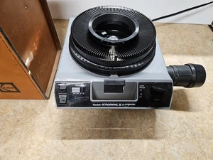 Proyector de diapositivas Kodak Ektagraphic III A carrusel con control remoto probado con carrusel - Imagen 1 de 8