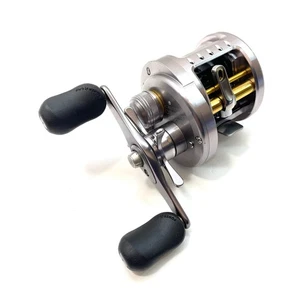 Carrete Shimano 09 Calcutta Conquest 200Dc Owarikomaki Store usado sin accesorios - Imagen 1 de 10
