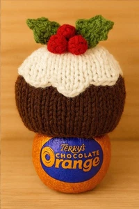 PATRÓN DE TEJIDO - Pudín de Navidad con Acebo Chocolate Naranja Cubierta Dulces - Imagen 1 de 1