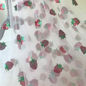 Tela De Encaje De Fresa Roja Brillante Con Lentejuelas Para Disfraces - Imagen 1 de 4
