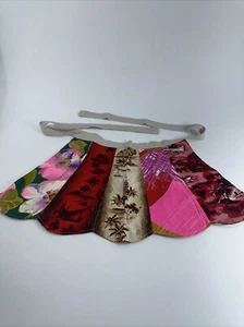 Helle mod farbige Halbschürze künstlerisch selbstgemacht verschiedene Designs - Bild 1 von 12