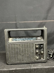 Vintage Realistic AM/FM Dual Power Radio SOLD FOR PARTS SEE PICS - Zdjęcie 1 z 10