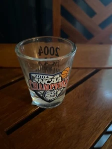 *2004 NCAA UCONN HUSKIES CHAMPIONS SHOT GLASS NEW* - Picture 1 of 3