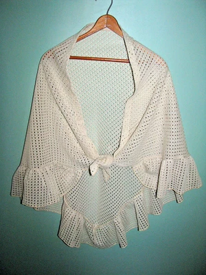 Chal vintage años 70 beige poliéster damas’s con volantes – 64” x 37” Foto 1 de 4