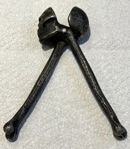 Vintage Skull and Crossbones Skelett Nussknacker - Bild 1 von 13